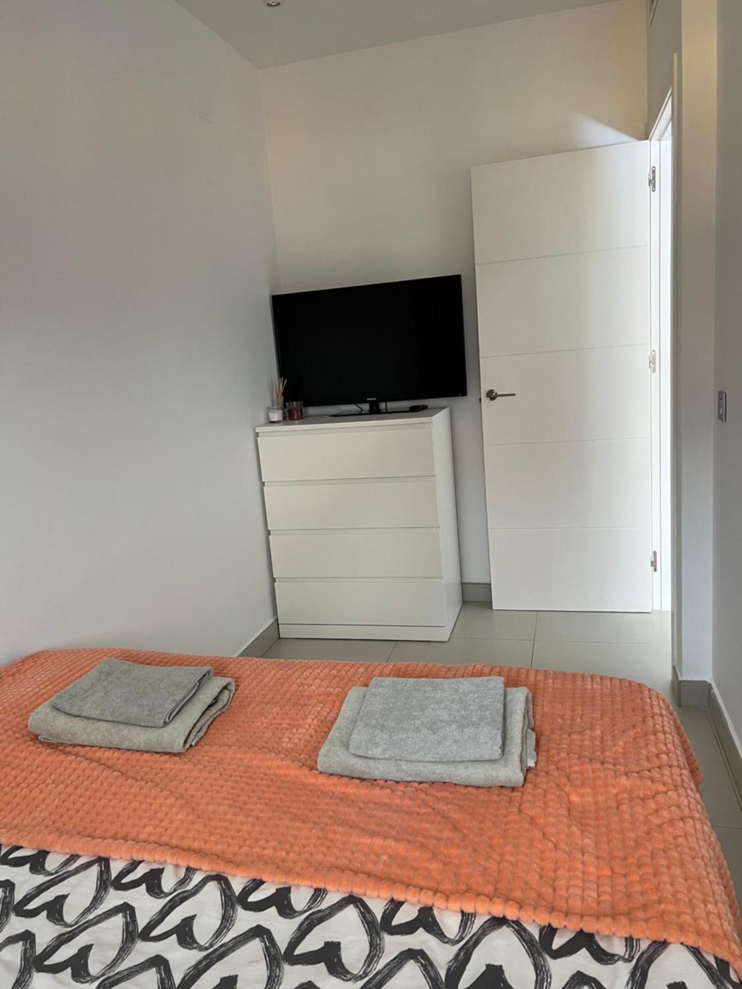 Beach Apartment Торевиеха Екстериор снимка